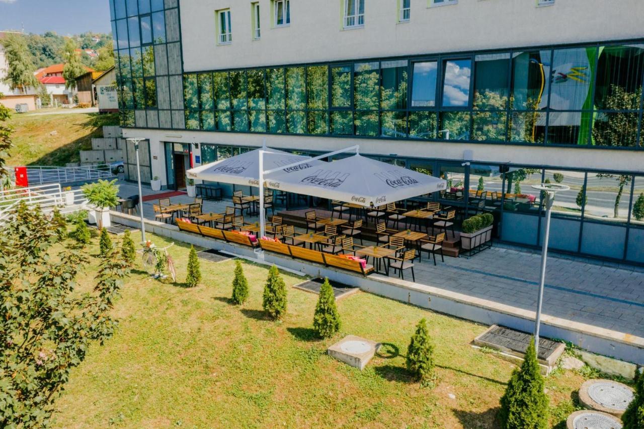 University Hotel Dorrah Tuzla Bagian luar foto