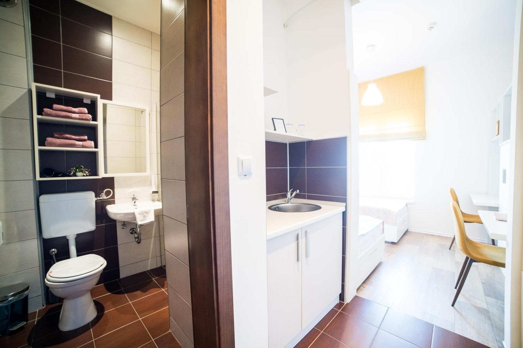 University Hotel Dorrah Tuzla Bagian luar foto