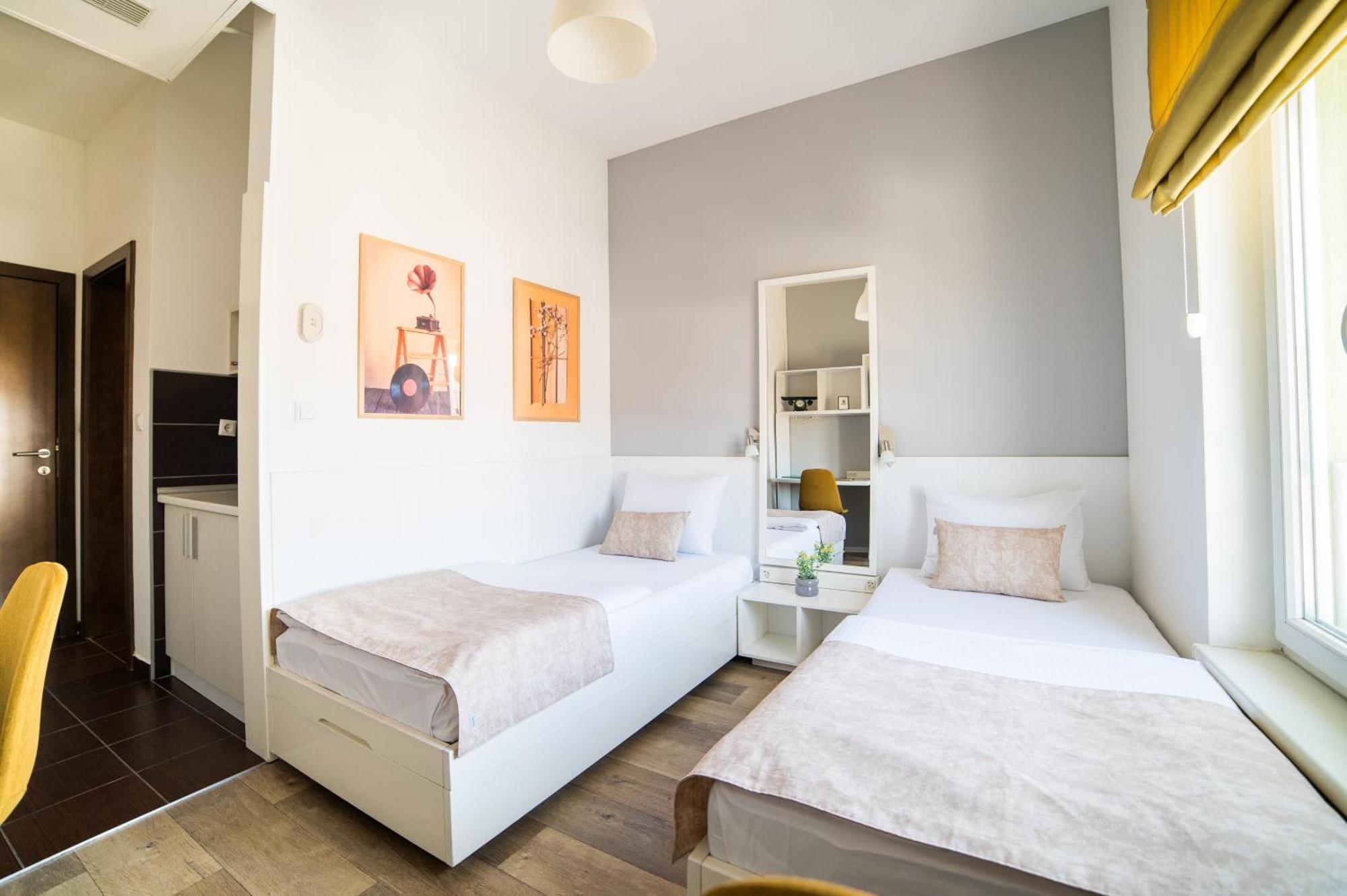University Hotel Dorrah Tuzla Bagian luar foto