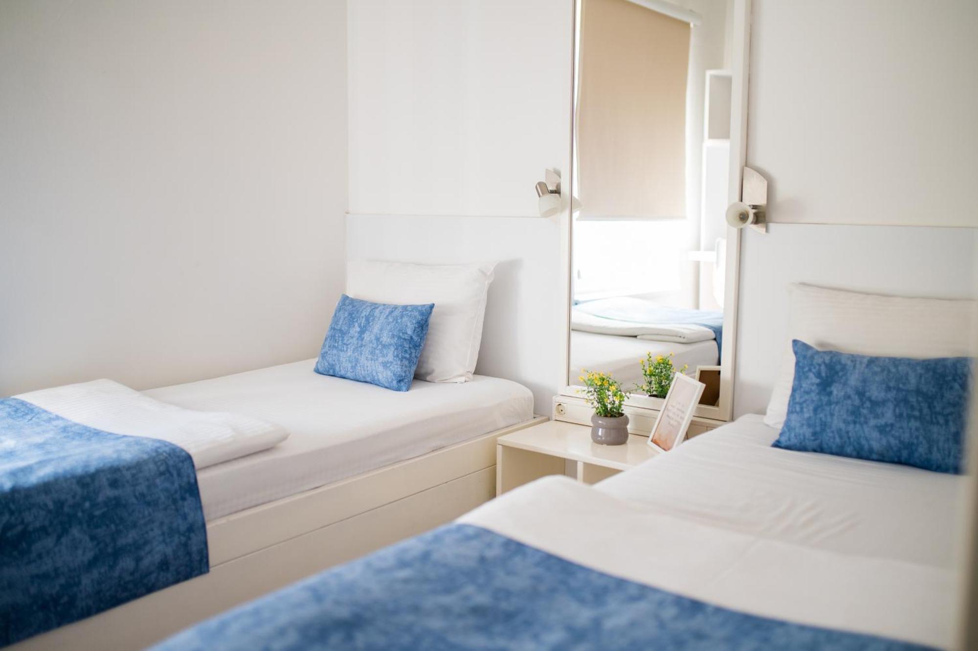 University Hotel Dorrah Tuzla Bagian luar foto