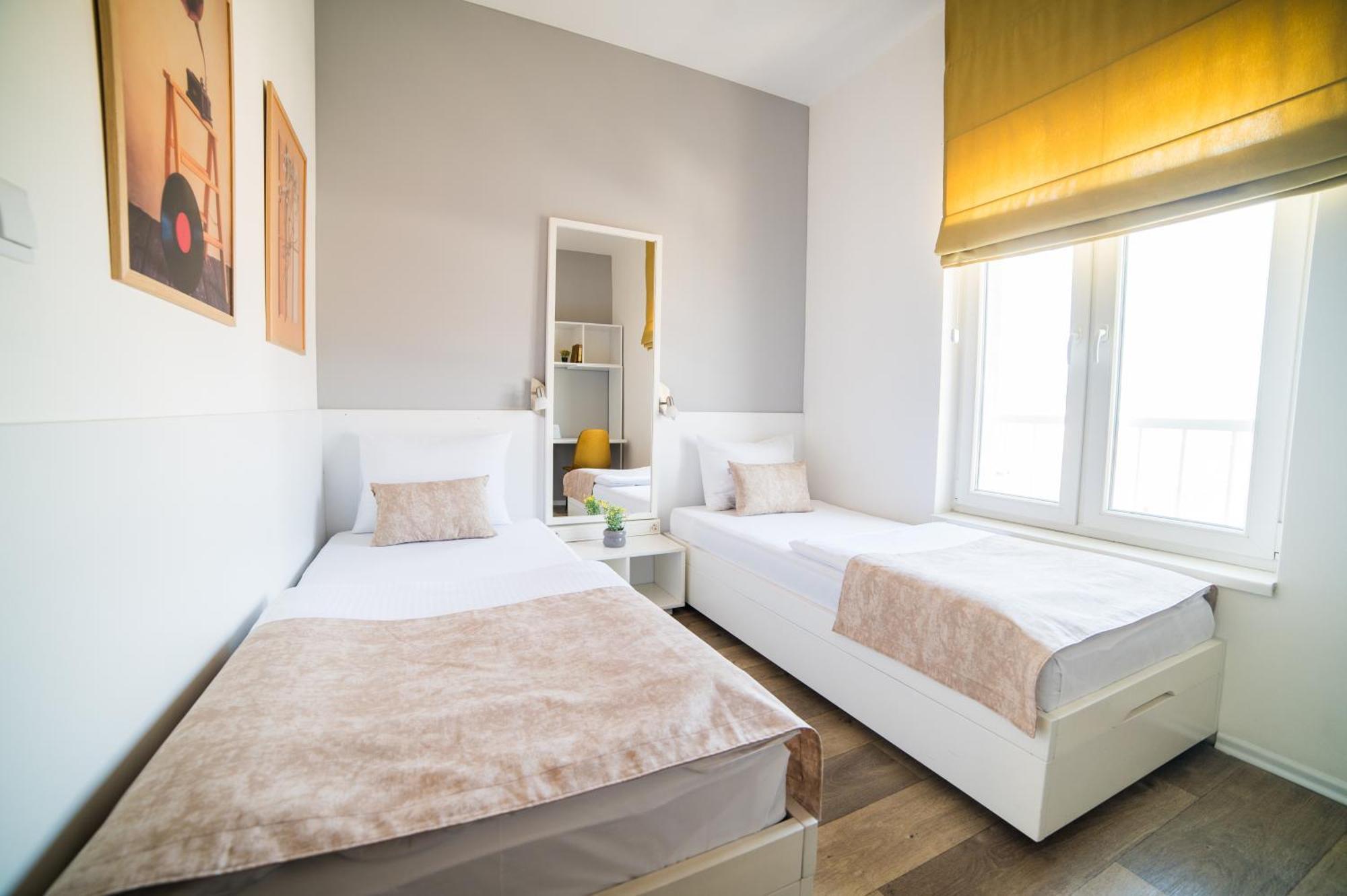 University Hotel Dorrah Tuzla Bagian luar foto